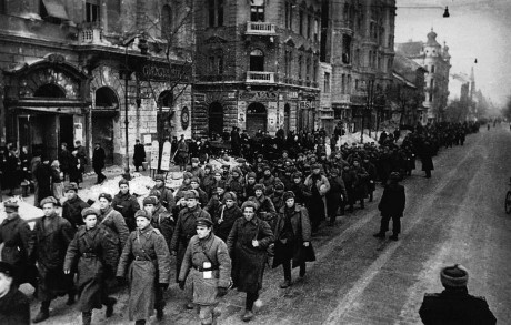 „Tisztelet a hősöknek!” – emlékezés a II. világháború hőseire a Zsolt utcában